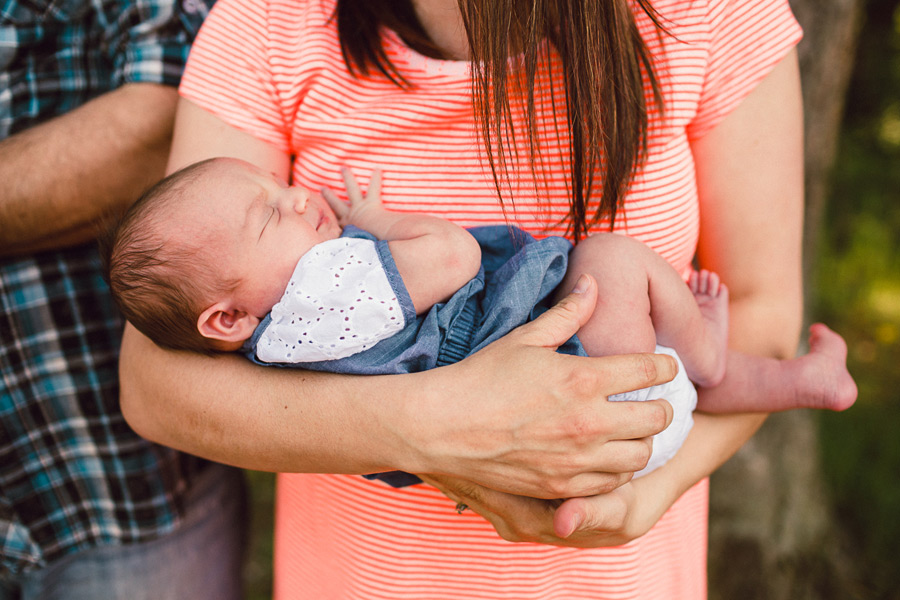 family-newborn-pics-004 Lennox Newborn Session | McClennen Family Lifestyle | Veneta Oregon