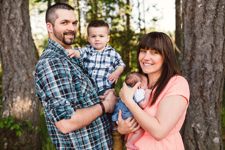 family-newborn-pics-007 Lennox Newborn Session | McClennen Family Lifestyle | Veneta Oregon