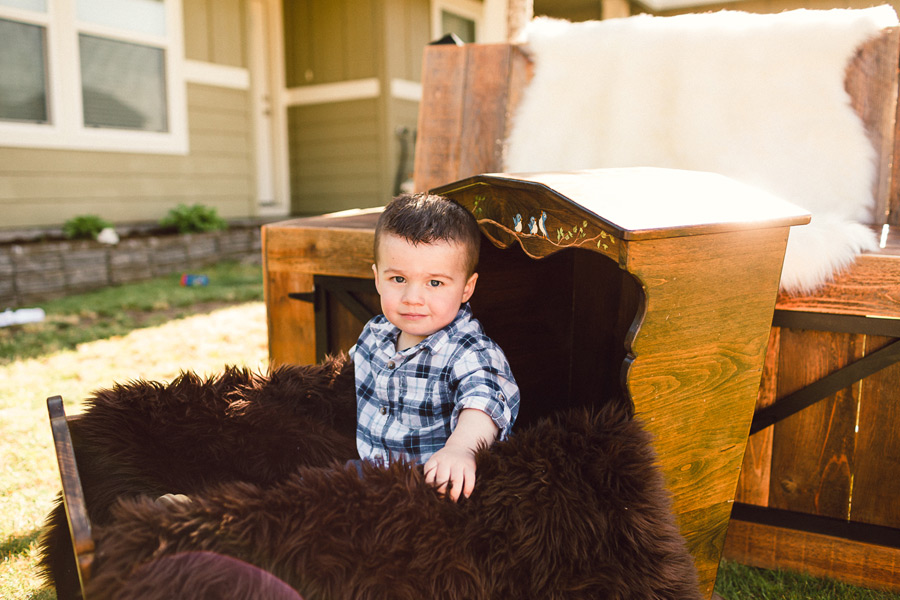 family-newborn-pics-016 Lennox Newborn Session | McClennen Family Lifestyle | Veneta Oregon