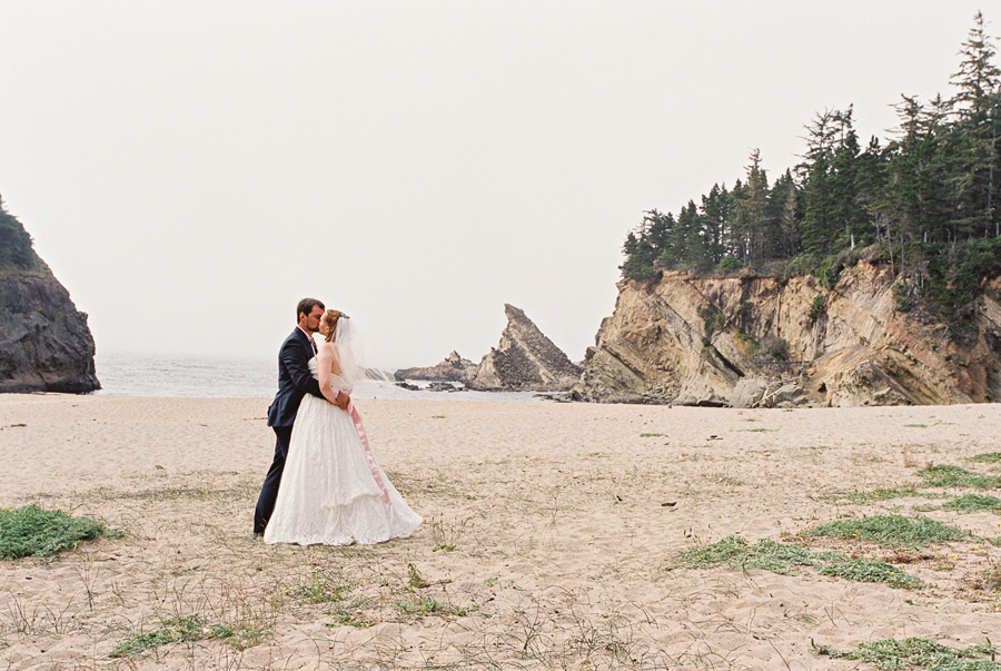 shore-acres-wedding-073 Oregon Coast Wedding | Coos Bay | Shore Acres State Park & Simpson Beach | Hannah & Alex