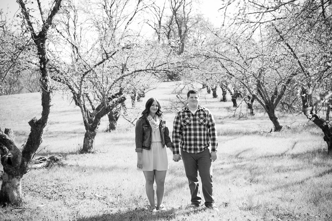 oregon-engaged-pics-006 Oregon Engagement Pictures | Dorris Ranch | Merissa & Jake