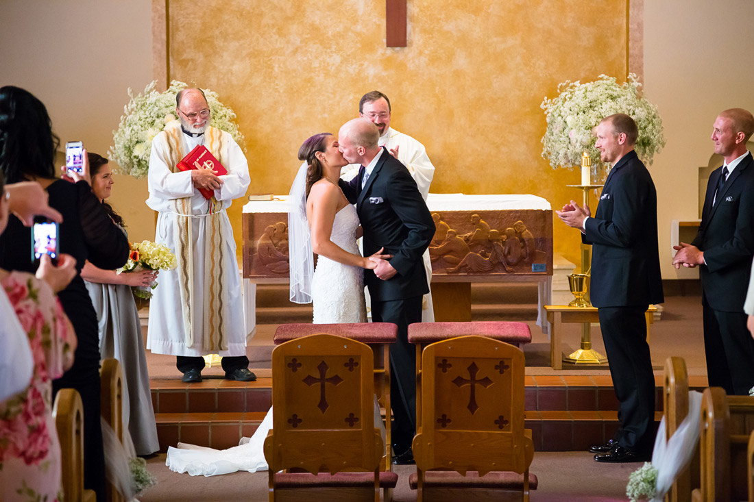 wedding-photographers-023 St Mary's Catholic Church Wedding | Shadow Hills Country Club | Eugene Oregon | Lydia & Grant