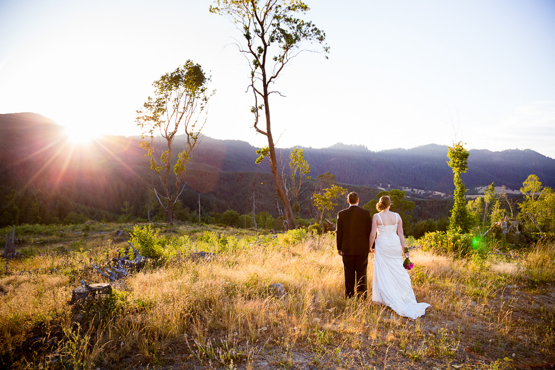 umpqua-wedding-or008 Trash The Dress / Bridal Session | Umpqua Oregon Private Residence | Helena & Nick