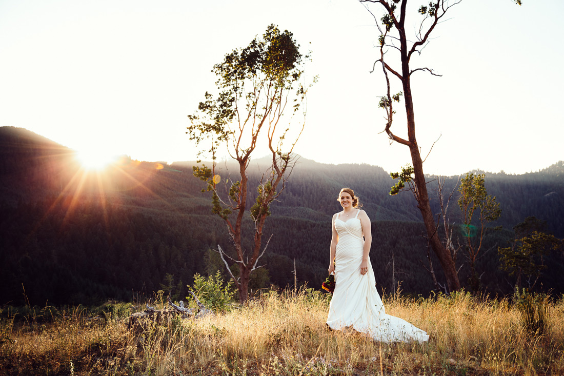 umpqua-wedding-or010 Trash The Dress / Bridal Session | Umpqua Oregon Private Residence | Helena & Nick