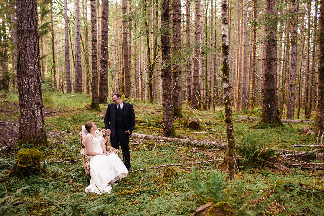 umpqua-wedding-or012 Trash The Dress / Bridal Session | Umpqua Oregon Private Residence | Helena & Nick