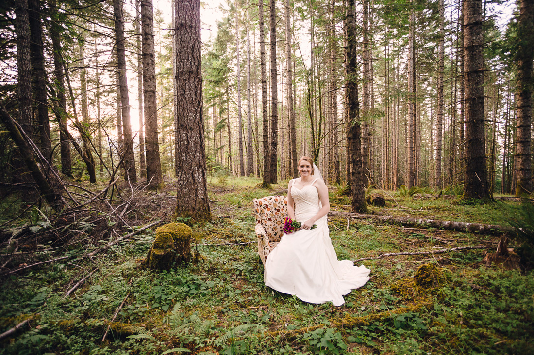 umpqua-wedding-or014 Trash The Dress / Bridal Session | Umpqua Oregon Private Residence | Helena & Nick