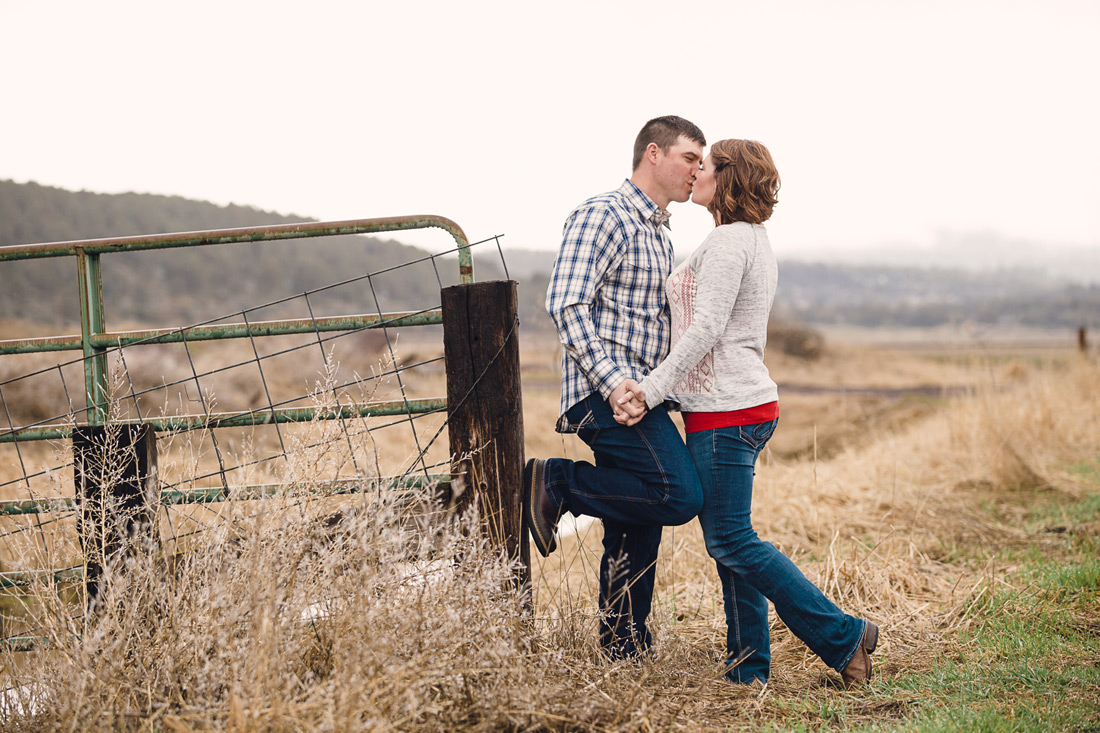 klamath-engagement-002 Klamath Falls Engagement | Victoria & Jason | Southern Oregon Wedding Photographer