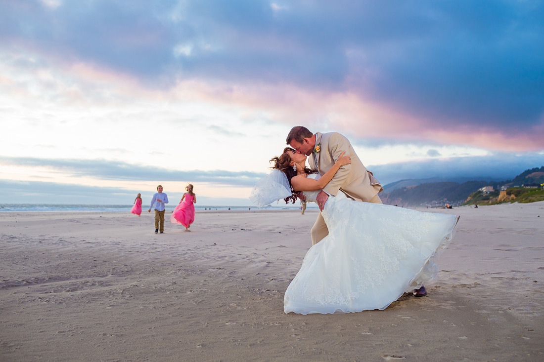 cape-kiwanda-wedding-061 Kape Kiwanda Natural Area Wedding | Pacific City Oregon | Amy & Steve