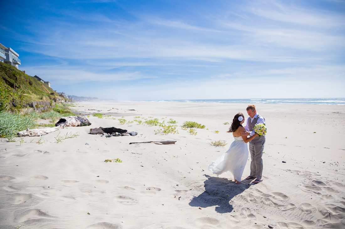 oregon-coast-wedding-008 Road's End Beach | Lincoln City Oregon Wedding | Amanda & Spencer | Small Destination Wedding Elopement