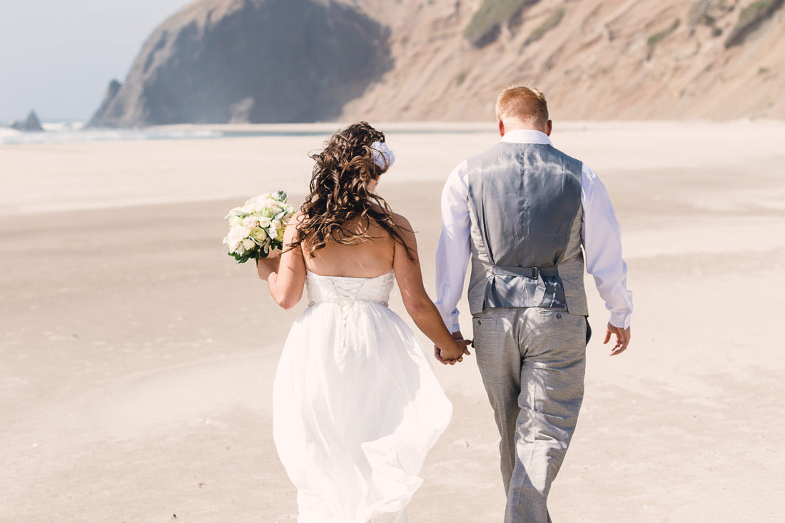 oregon-coast-wedding-011 Road's End Beach | Lincoln City Oregon Wedding | Amanda & Spencer | Small Destination Wedding Elopement