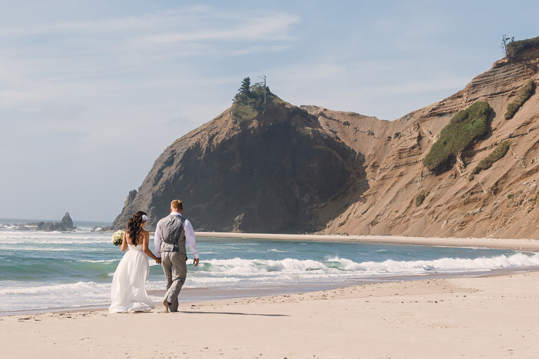 oregon-coast-wedding-016 Road's End Beach | Lincoln City Oregon Wedding | Amanda & Spencer | Small Destination Wedding Elopement