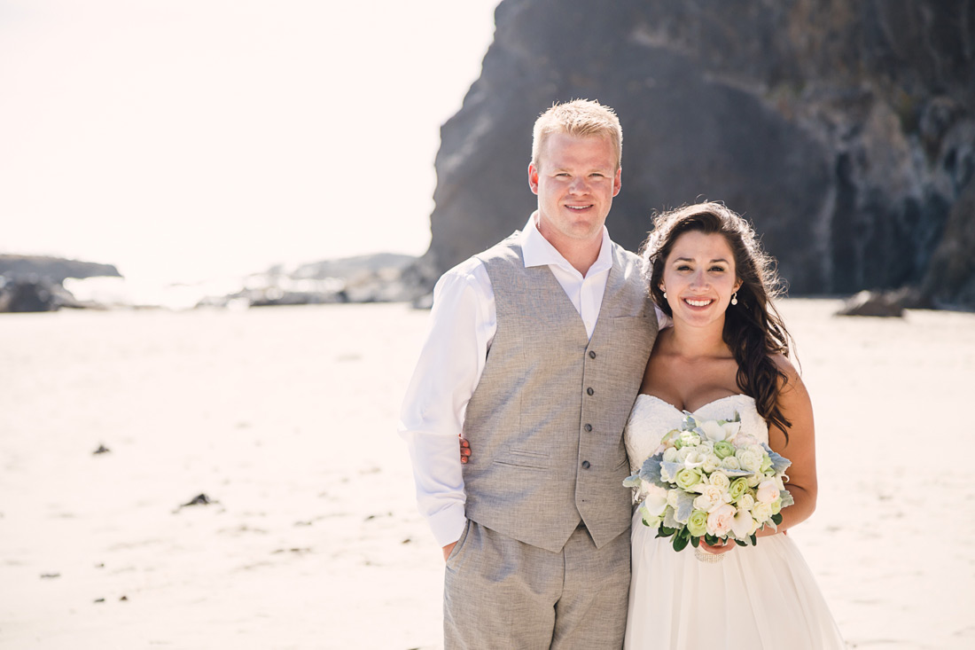 oregon-coast-wedding-020 Road's End Beach | Lincoln City Oregon Wedding | Amanda & Spencer | Small Destination Wedding Elopement