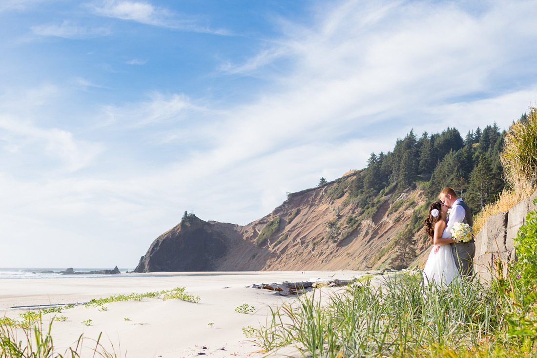oregon-coast-wedding-044 Road's End Beach | Lincoln City Oregon Wedding | Amanda & Spencer | Small Destination Wedding Elopement