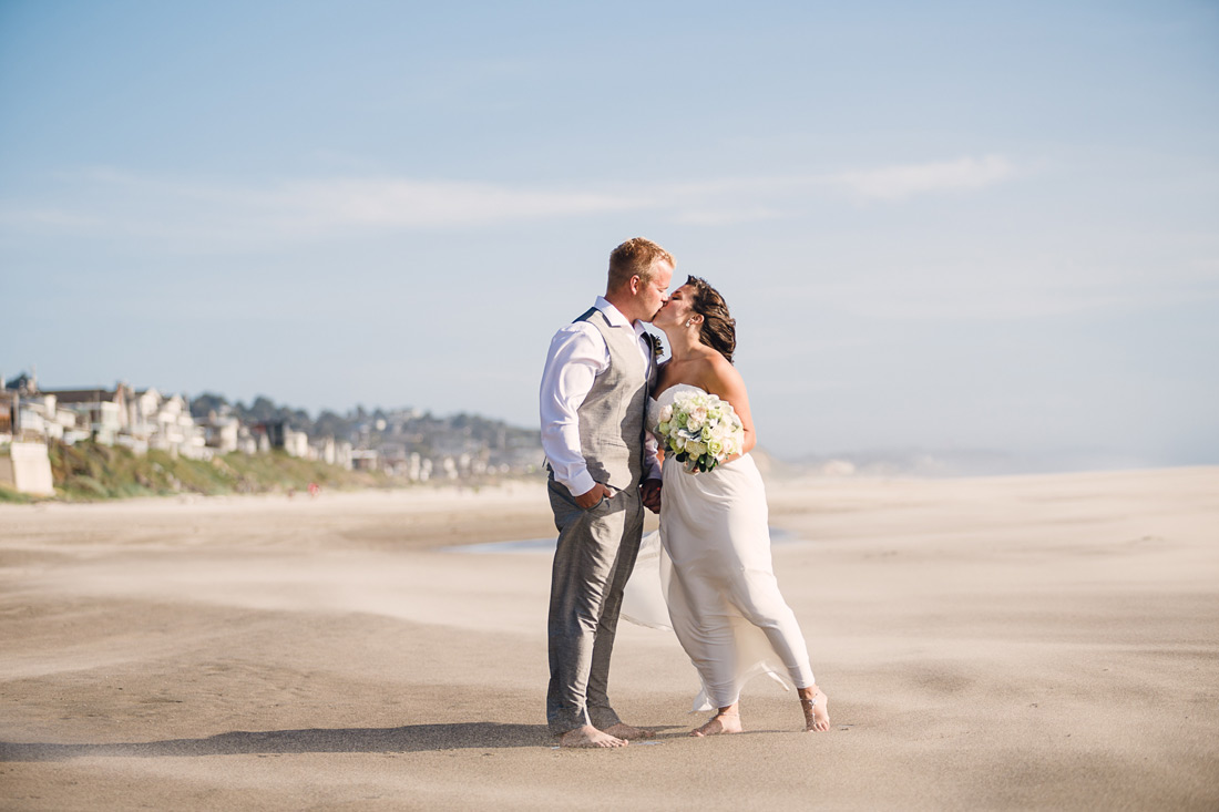 oregon-coast-wedding-046 Road's End Beach | Lincoln City Oregon Wedding | Amanda & Spencer | Small Destination Wedding Elopement