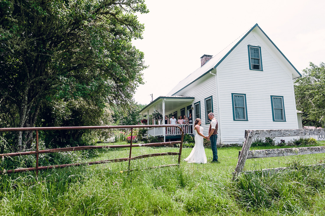 blue-rooster-wedding-005 Blue Rooster Inn Bed & Breakfast Wedding | Eugene Oregon | Amanda & Ross