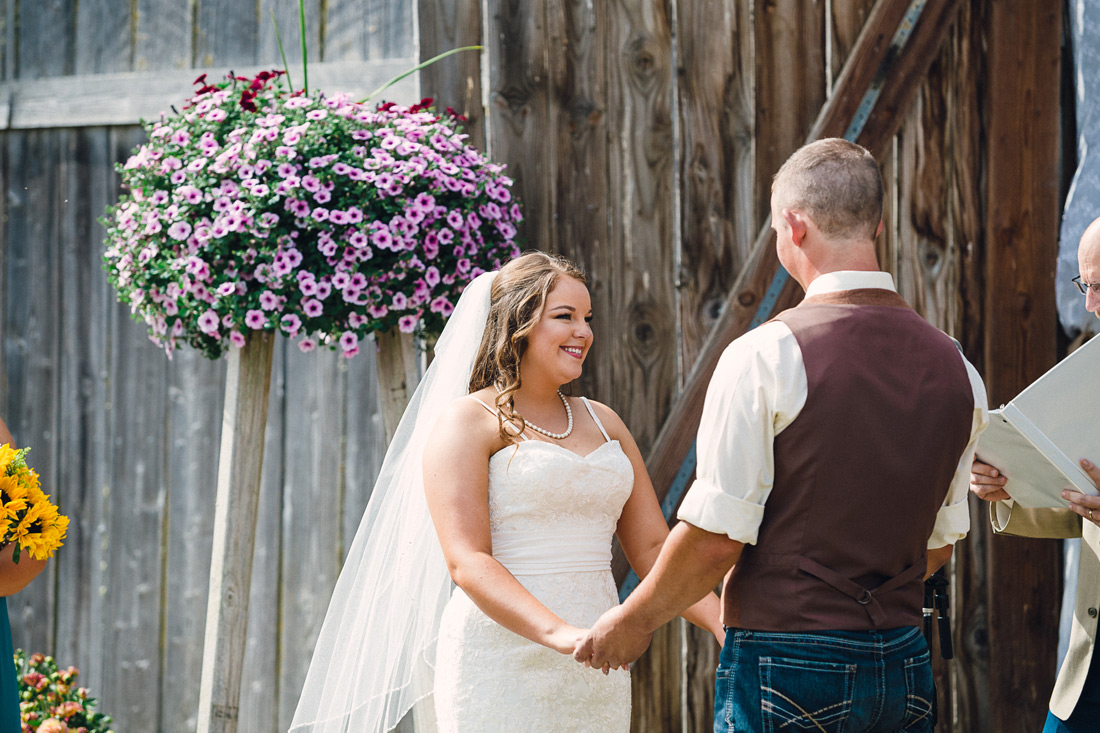 blue-rooster-wedding-027 Blue Rooster Inn Bed & Breakfast Wedding | Eugene Oregon | Amanda & Ross