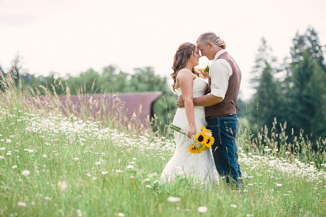 blue-rooster-wedding-037 Blue Rooster Inn Bed & Breakfast Wedding | Eugene Oregon | Amanda & Ross