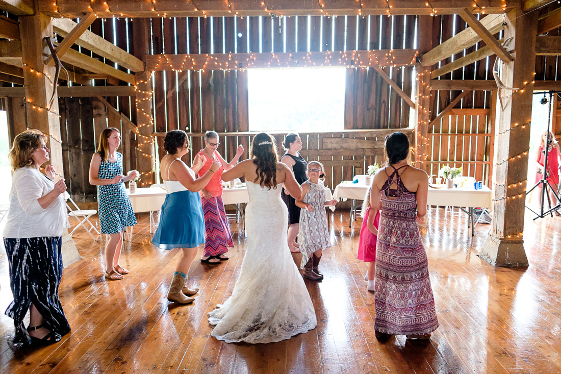 blue-rooster-wedding-051 Blue Rooster Inn Bed & Breakfast Wedding | Eugene Oregon | Amanda & Ross