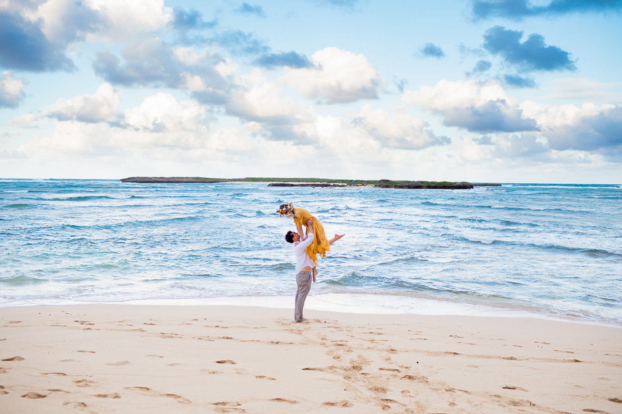 oahu-photographer-003 North Shore Oahu Wedding Photographer | Engagement Session @ Hukilau Beach | Amanda & Ben