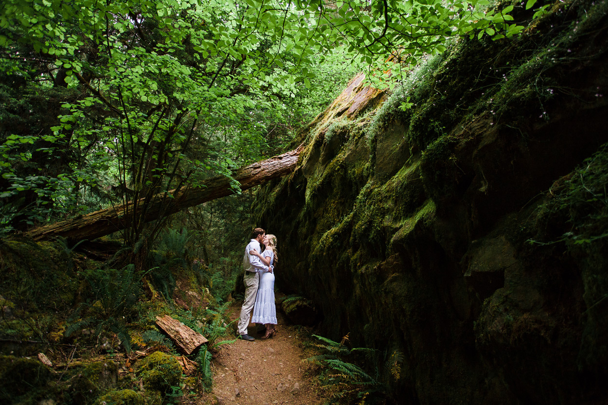 north-umpqua-wedding-020 Nature Inspired Styled Session | North Umpqua River Oregon | Kelli & Justin