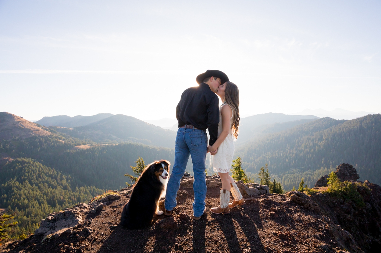 engagement-pictures-pacific-northwest-photographer-002 Lyndee & Max | Adventure Engagement Session | Iron Mountain Oregon