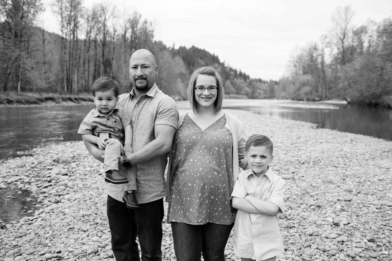 eugene-oregon-family-photos-020 Eugene Oregon Maternity Photos | Ramirez Family | Clearwater Park Springfield Oregon