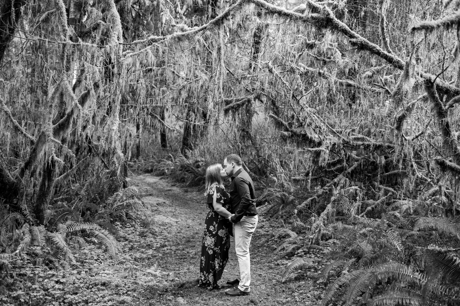 oregon-coast-engagement-pictures-006 Oregon Coast Engagement Pictures | North Fork Smith River Adventure Engagement | Sweet Creek Falls | Kaylee & Wyatt