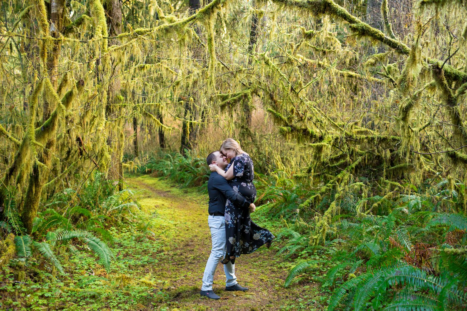 oregon-coast-engagement-pictures-007 Oregon Coast Engagement Pictures | North Fork Smith River Adventure Engagement | Sweet Creek Falls | Kaylee & Wyatt