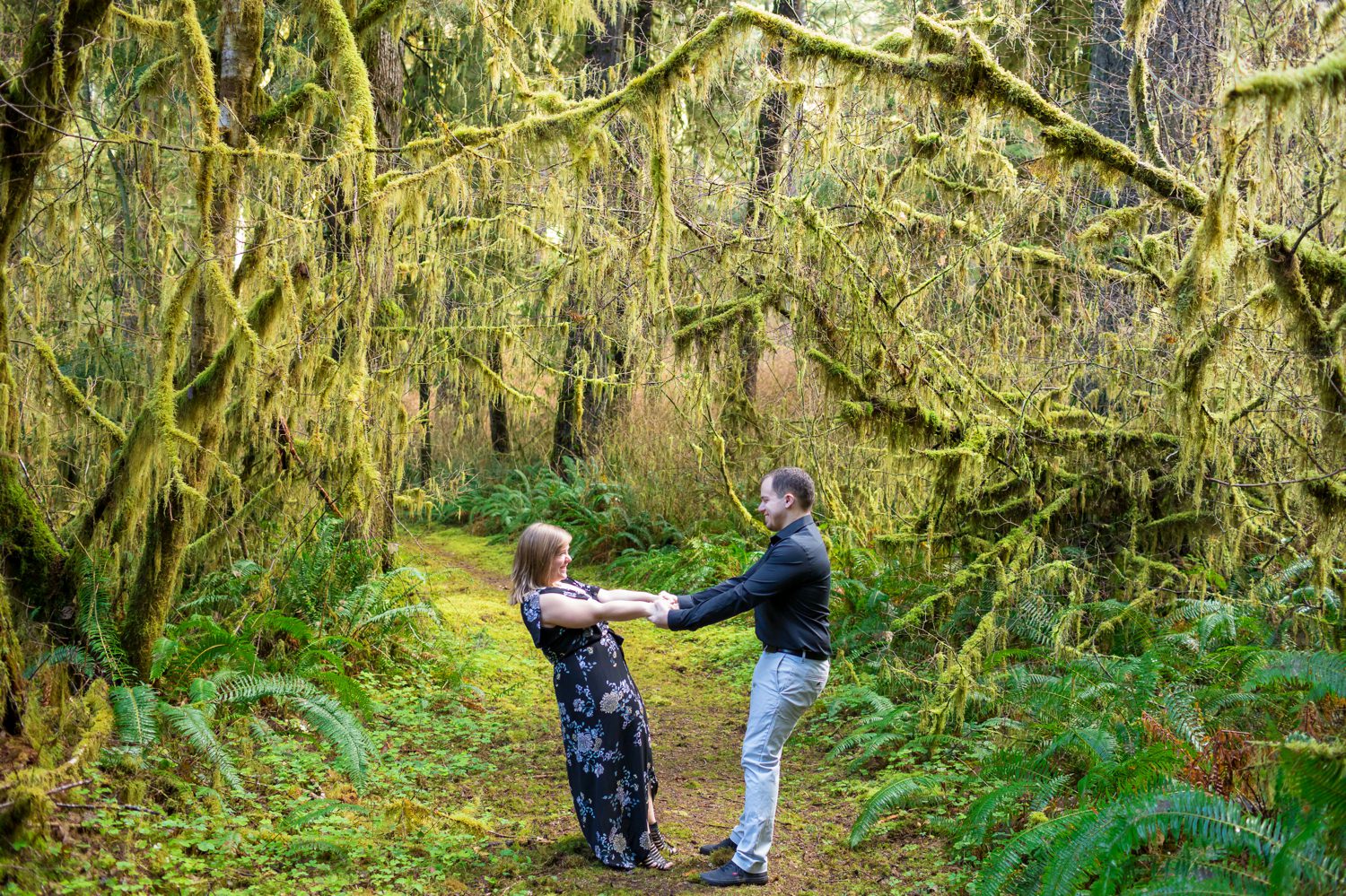 oregon-coast-engagement-pictures-009 Oregon Coast Engagement Pictures | North Fork Smith River Adventure Engagement | Sweet Creek Falls | Kaylee & Wyatt