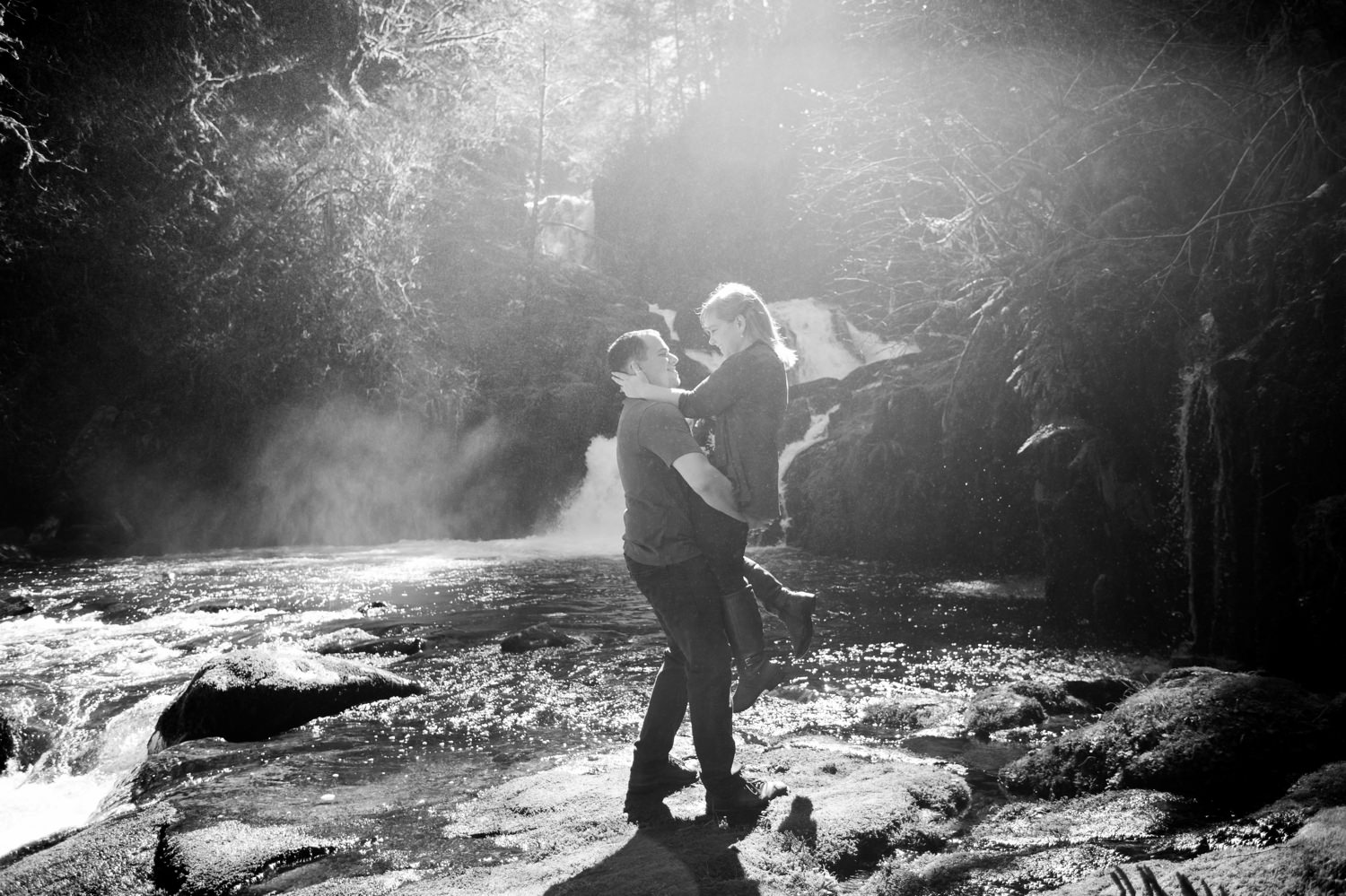 oregon-coast-engagement-pictures-018 Oregon Coast Engagement Pictures | North Fork Smith River Adventure Engagement | Sweet Creek Falls | Kaylee & Wyatt