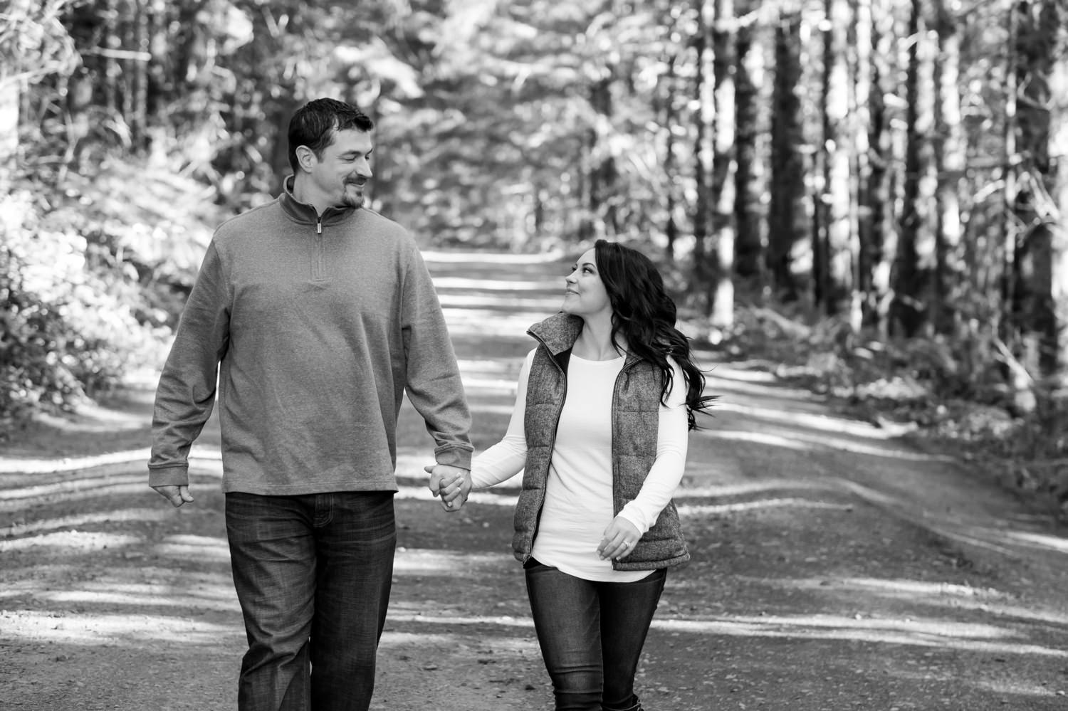 salem-oregon-engagement-pictures-009 Salem Oregon Engagement Pictures | Katrina & Eric | Coburg Hills