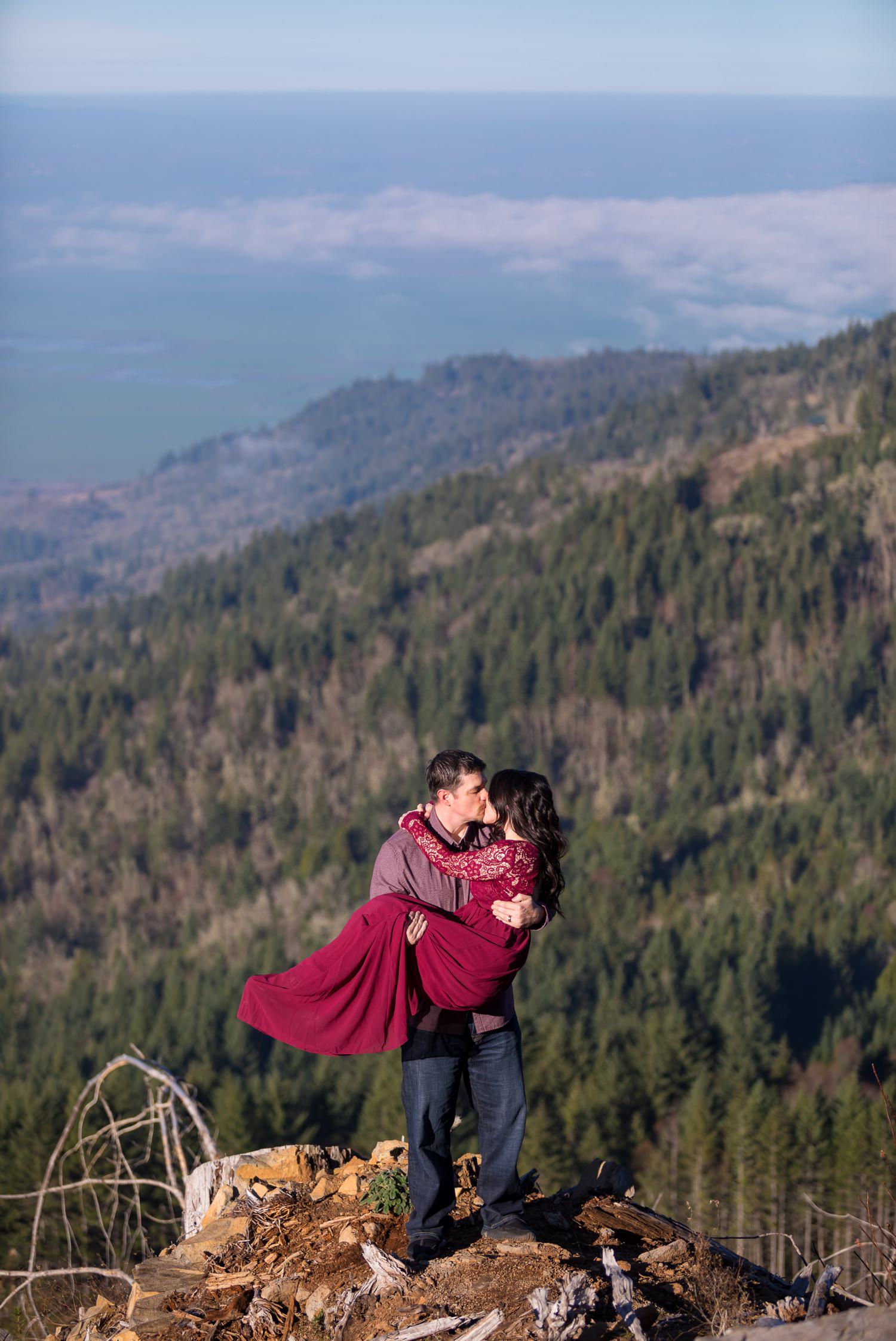 salem-oregon-engagement-pictures-018 Salem Oregon Engagement Pictures | Katrina & Eric | Coburg Hills
