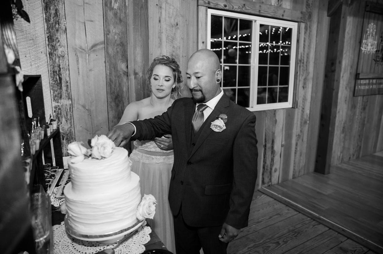 wedding-photographer-oregon-020 Star Attractions Wedding | Sweet Home Oregon | Jessica & Ray