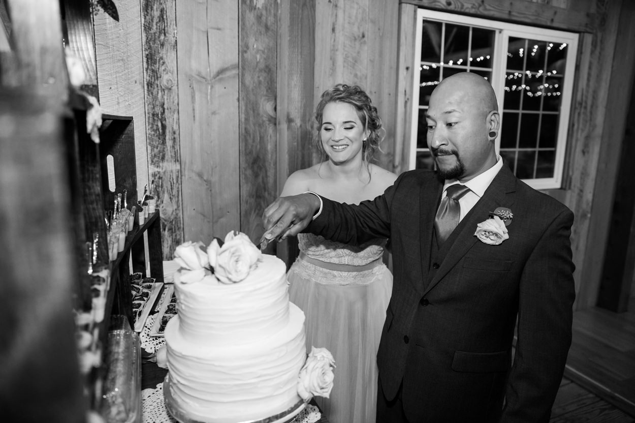 wedding-photographer-oregon-021 Star Attractions Wedding | Sweet Home Oregon | Jessica & Ray